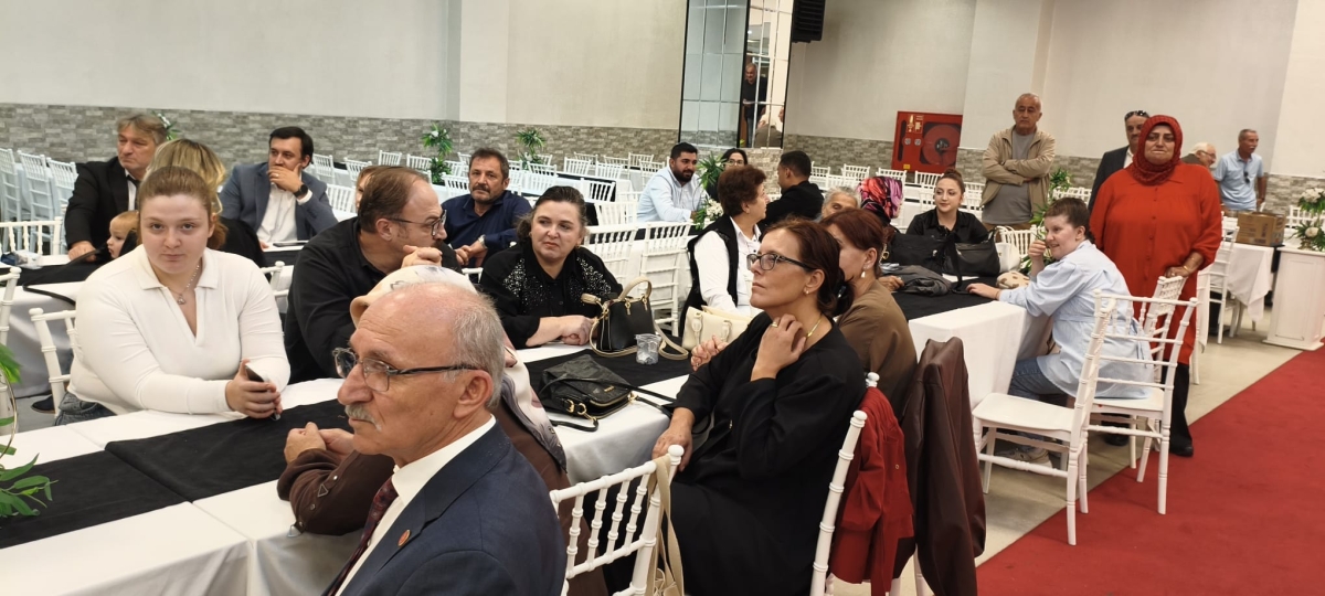 Mutluluğa İmzayı Attılar: Edanur & Kadir Enes Evlendi! SAÇSED Sakarya Sağlık Çalışanları ve Emeklileri Derneği Başkanı Mahmure Çolak’ın biricik oğlu Kadir Enes ile Edanur, Sakarya’da düzenlenen görkemli bir nikah töreniyle ha
