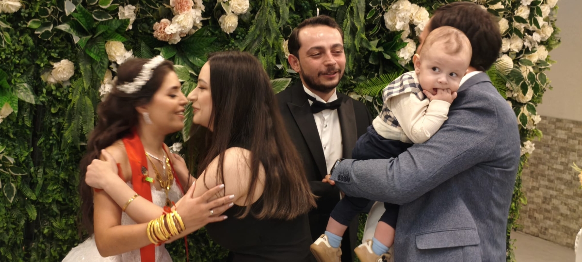 Mutluluğa İmzayı Attılar: Edanur & Kadir Enes Evlendi! SAÇSED Sakarya Sağlık Çalışanları ve Emeklileri Derneği Başkanı Mahmure Çolak’ın biricik oğlu Kadir Enes ile Edanur, Sakarya’da düzenlenen görkemli bir nikah töreniyle ha