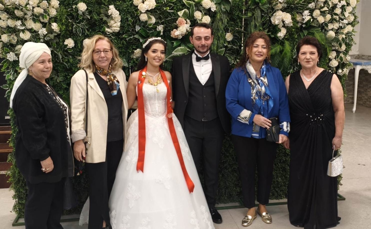 Mutluluğa İmzayı Attılar: Edanur & Kadir Enes Evlendi! SAÇSED Sakarya Sağlık Çalışanları ve Emeklileri Derneği Başkanı Mahmure Çolak’ın biricik oğlu Kadir Enes ile Edanur, Sakarya’da düzenlenen görkemli bir nikah töreniyle ha