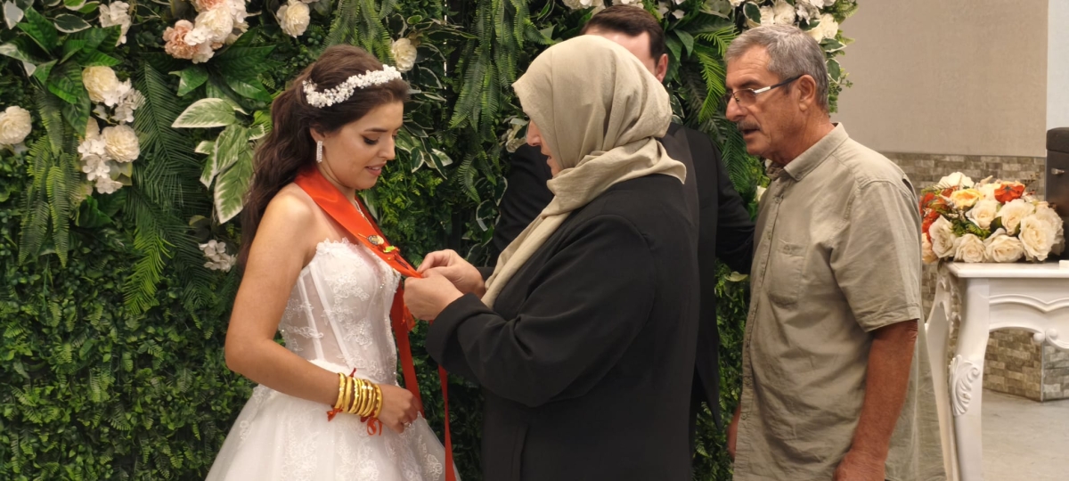 Mutluluğa İmzayı Attılar: Edanur & Kadir Enes Evlendi! SAÇSED Sakarya Sağlık Çalışanları ve Emeklileri Derneği Başkanı Mahmure Çolak’ın biricik oğlu Kadir Enes ile Edanur, Sakarya’da düzenlenen görkemli bir nikah töreniyle ha
