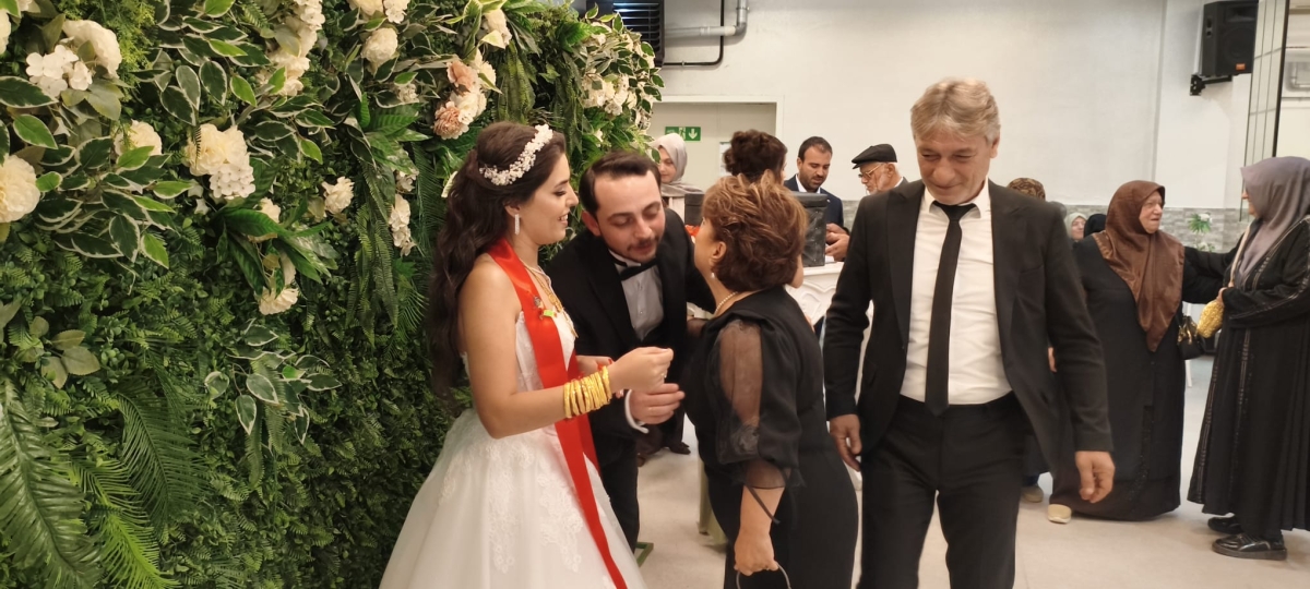 Mutluluğa İmzayı Attılar: Edanur & Kadir Enes Evlendi! SAÇSED Sakarya Sağlık Çalışanları ve Emeklileri Derneği Başkanı Mahmure Çolak’ın biricik oğlu Kadir Enes ile Edanur, Sakarya’da düzenlenen görkemli bir nikah töreniyle ha