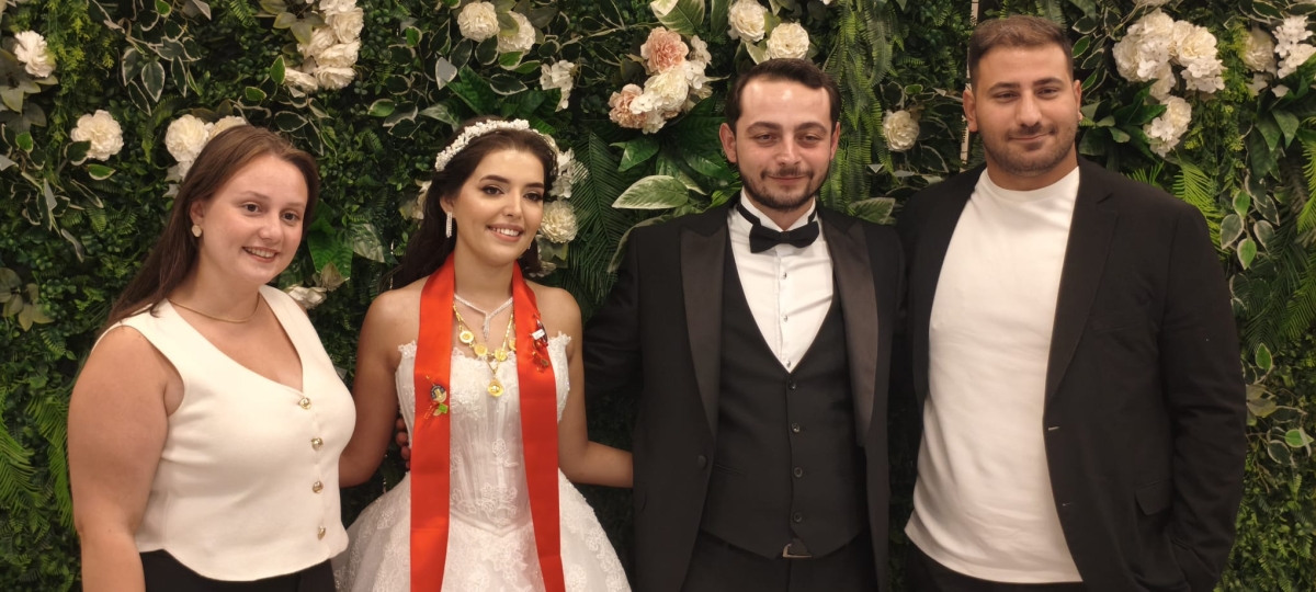 Mutluluğa İmzayı Attılar: Edanur & Kadir Enes Evlendi! SAÇSED Sakarya Sağlık Çalışanları ve Emeklileri Derneği Başkanı Mahmure Çolak’ın biricik oğlu Kadir Enes ile Edanur, Sakarya’da düzenlenen görkemli bir nikah töreniyle ha