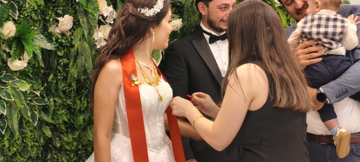 Mutluluğa İmzayı Attılar: Edanur & Kadir Enes Evlendi! SAÇSED Sakarya Sağlık Çalışanları ve Emeklileri Derneği Başkanı Mahmure Çolak’ın biricik oğlu Kadir Enes ile Edanur, Sakarya’da düzenlenen görkemli bir nikah töreniyle ha
