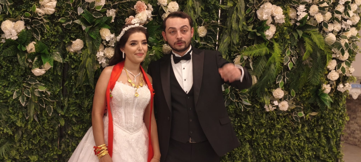 Mutluluğa İmzayı Attılar: Edanur & Kadir Enes Evlendi! SAÇSED Sakarya Sağlık Çalışanları ve Emeklileri Derneği Başkanı Mahmure Çolak’ın biricik oğlu Kadir Enes ile Edanur, Sakarya’da düzenlenen görkemli bir nikah töreniyle ha