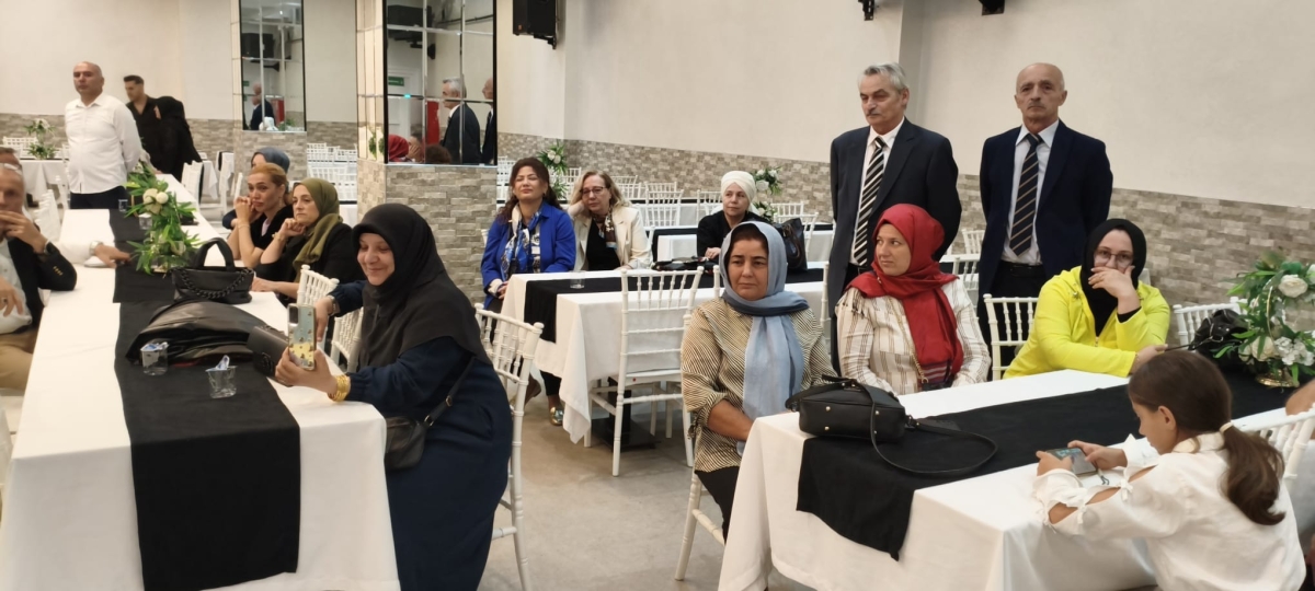 Mutluluğa İmzayı Attılar: Edanur & Kadir Enes Evlendi! SAÇSED Sakarya Sağlık Çalışanları ve Emeklileri Derneği Başkanı Mahmure Çolak’ın biricik oğlu Kadir Enes ile Edanur, Sakarya’da düzenlenen görkemli bir nikah töreniyle ha