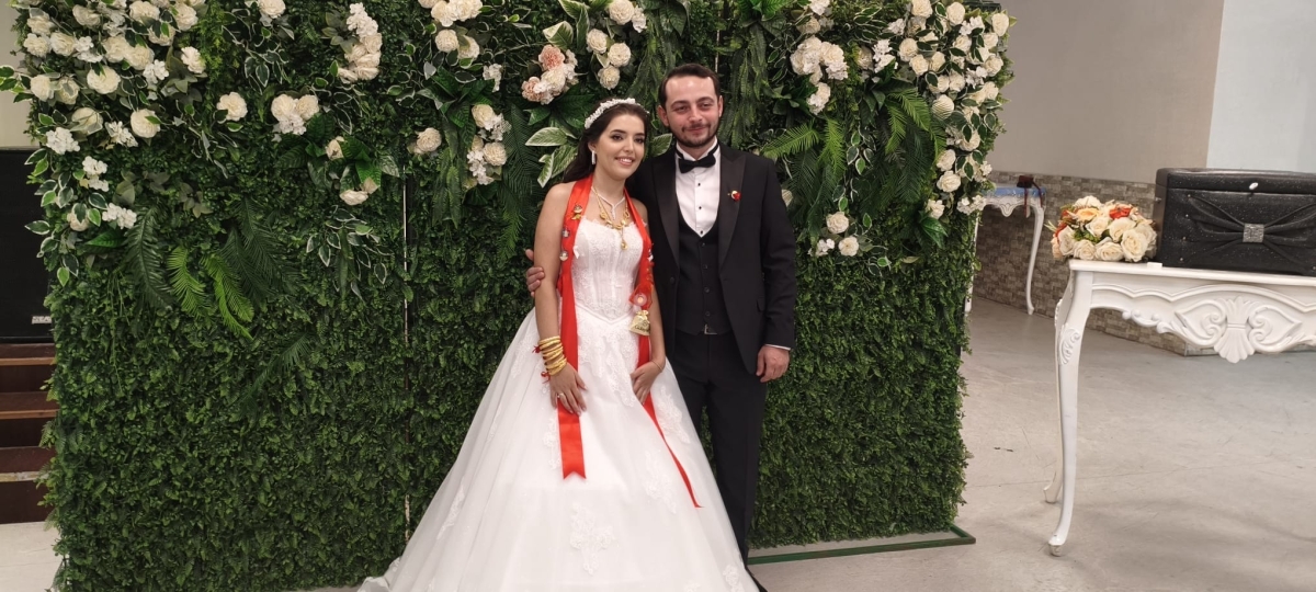 Mutluluğa İmzayı Attılar: Edanur & Kadir Enes Evlendi! SAÇSED Sakarya Sağlık Çalışanları ve Emeklileri Derneği Başkanı Mahmure Çolak’ın biricik oğlu Kadir Enes ile Edanur, Sakarya’da düzenlenen görkemli bir nikah töreniyle ha