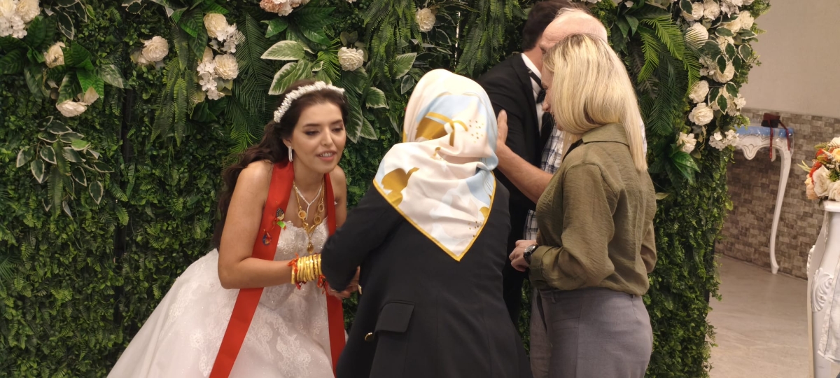 Mutluluğa İmzayı Attılar: Edanur & Kadir Enes Evlendi! SAÇSED Sakarya Sağlık Çalışanları ve Emeklileri Derneği Başkanı Mahmure Çolak’ın biricik oğlu Kadir Enes ile Edanur, Sakarya’da düzenlenen görkemli bir nikah töreniyle ha