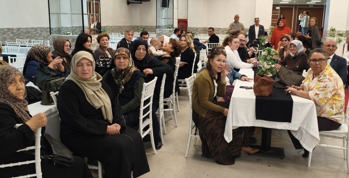 Mutluluğa İmzayı Attılar: Edanur & Kadir Enes Evlendi! SAÇSED Sakarya Sağlık Çalışanları ve Emeklileri Derneği Başkanı Mahmure Çolak’ın biricik oğlu Kadir Enes ile Edanur, Sakarya’da düzenlenen görkemli bir nikah töreniyle ha