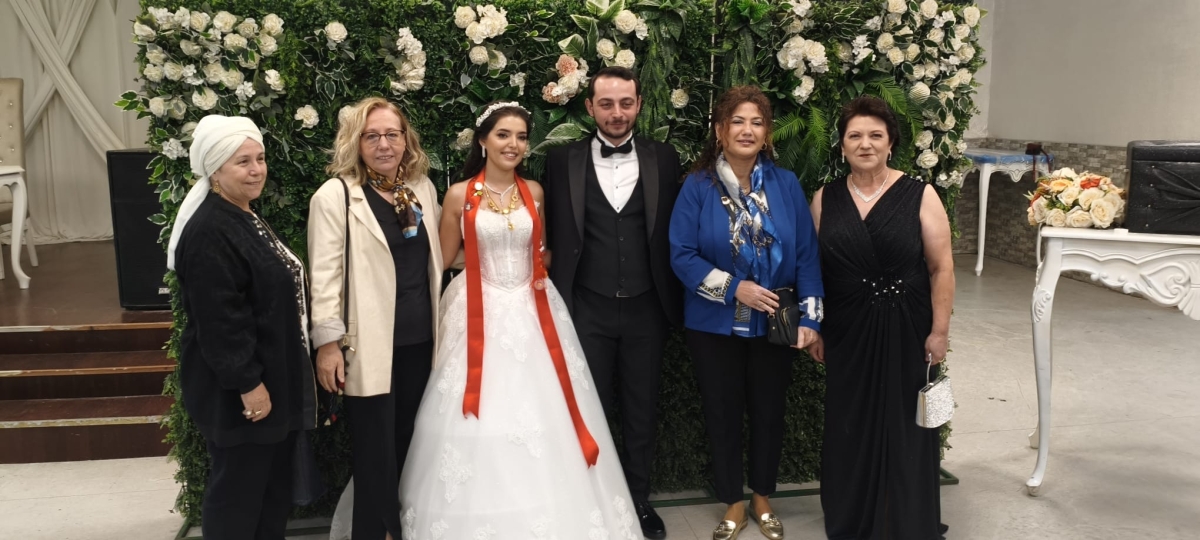 Mutluluğa İmzayı Attılar: Edanur & Kadir Enes Evlendi! SAÇSED Sakarya Sağlık Çalışanları ve Emeklileri Derneği Başkanı Mahmure Çolak’ın biricik oğlu Kadir Enes ile Edanur, Sakarya’da düzenlenen görkemli bir nikah töreniyle ha