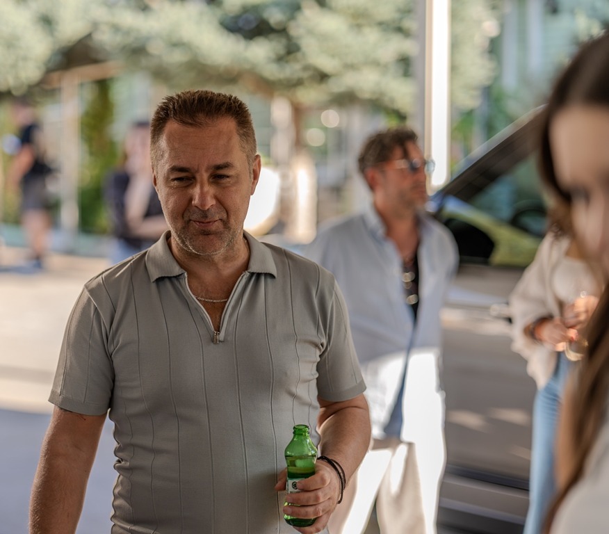 MODANIN VE KÜLTÜRÜN BAŞKENTİ BEYPAZARI, BÜYÜK YANKI UYANDIRAN ÖZEL BİR ÇEKİME EV SAHİPLİĞİ YAPTI Joker Ajans’ın başarılı fotoğraf sanatçısı Melih Topaloğlu’nun Beypazarı’nda moda ve sokak kültürünü harmanladığı çarpıcı kare