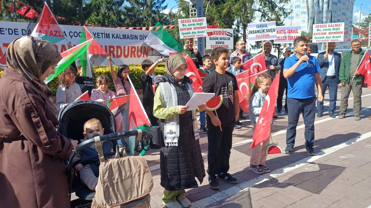 SAKARYA’DA YÜREKLER FİLİSTİN İÇİN ÇİZDİ: