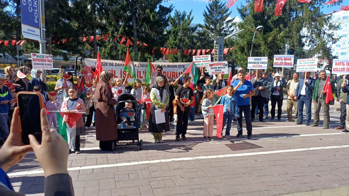 SAKARYA’DA YÜREKLER FİLİSTİN İÇİN ÇİZDİ: