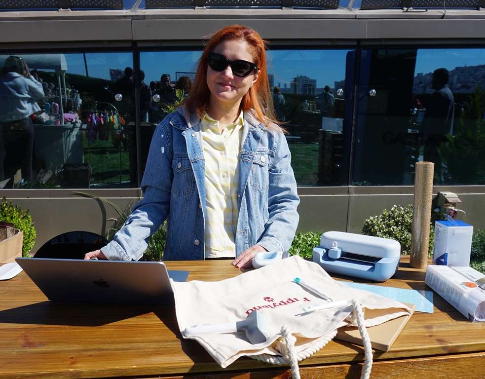 Ankara’da Sosyal Yaşamın Kalbi Atakule’de Attı: “Sonbahara Merhaba” Dediler! Ankara cemiyet ve sosyal yaşamının tanınmış simaları, İlay Güven ve Hülya Akman’ın ev sahipliğinde Atakule’nin eşsiz manzara ve atmosferine sahip