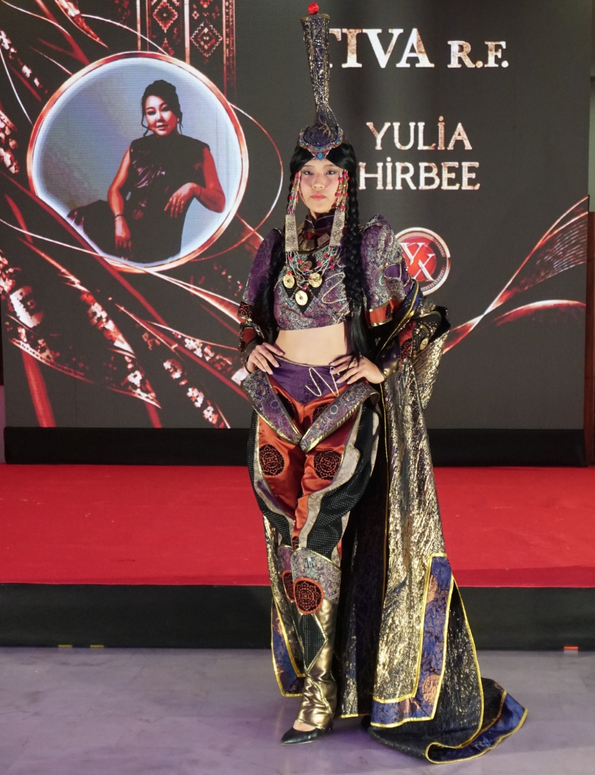 Türk dünyasının köklü kültürel mirası, geleneksel motifleri ve modern tasarım anlayışı Ankara’da aynı sahnede buluştu. Keçiören Belediyesinin ev sahipliğinde, TİKA destekleri ve TÜRKSOY iş birliğiyle gerçekleştirilen