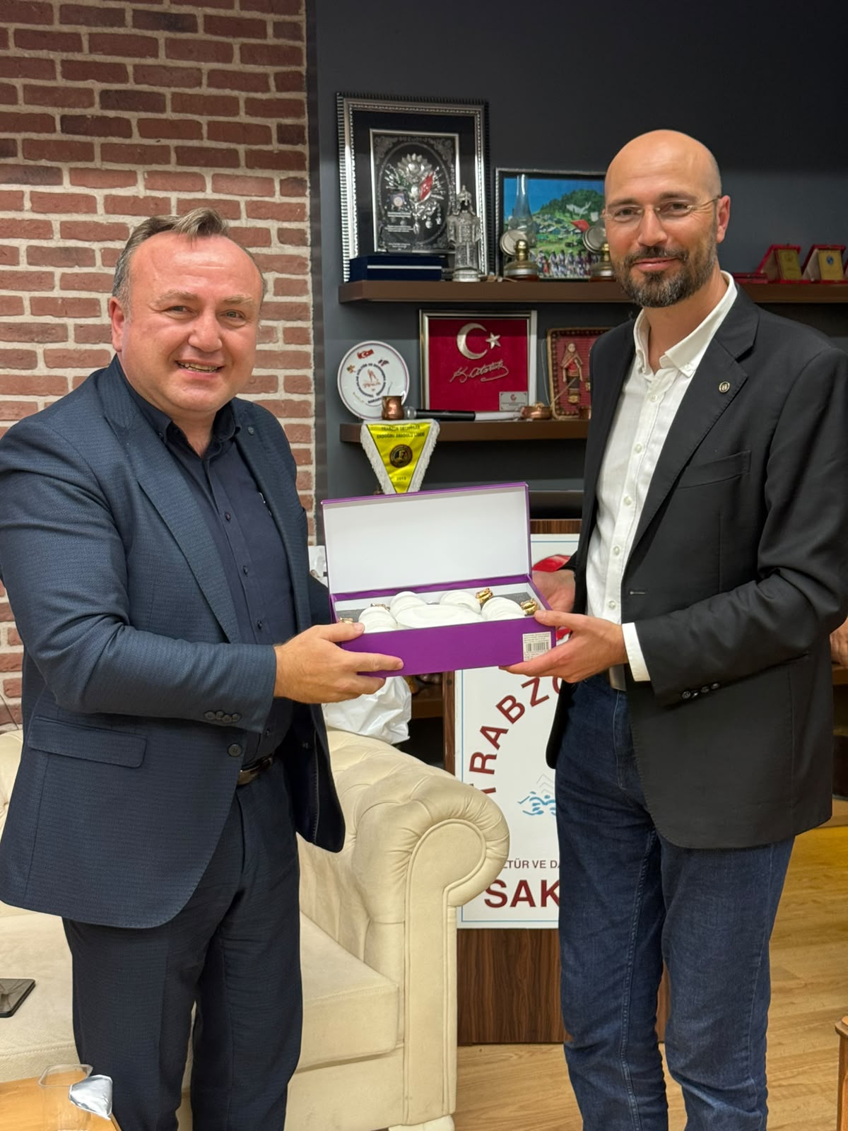 Sakarya’da Güç Birliği: Girişimci Trabzonlular Platformu Kuruldu! Sakarya’da yaşayan Trabzonlu iş insanları, sanayiciler, esnaflar ve farklı sektörlerden girişimciler aynı çatı altında buluştu. “Sakarya’da Daha Güçlü Yarınlar