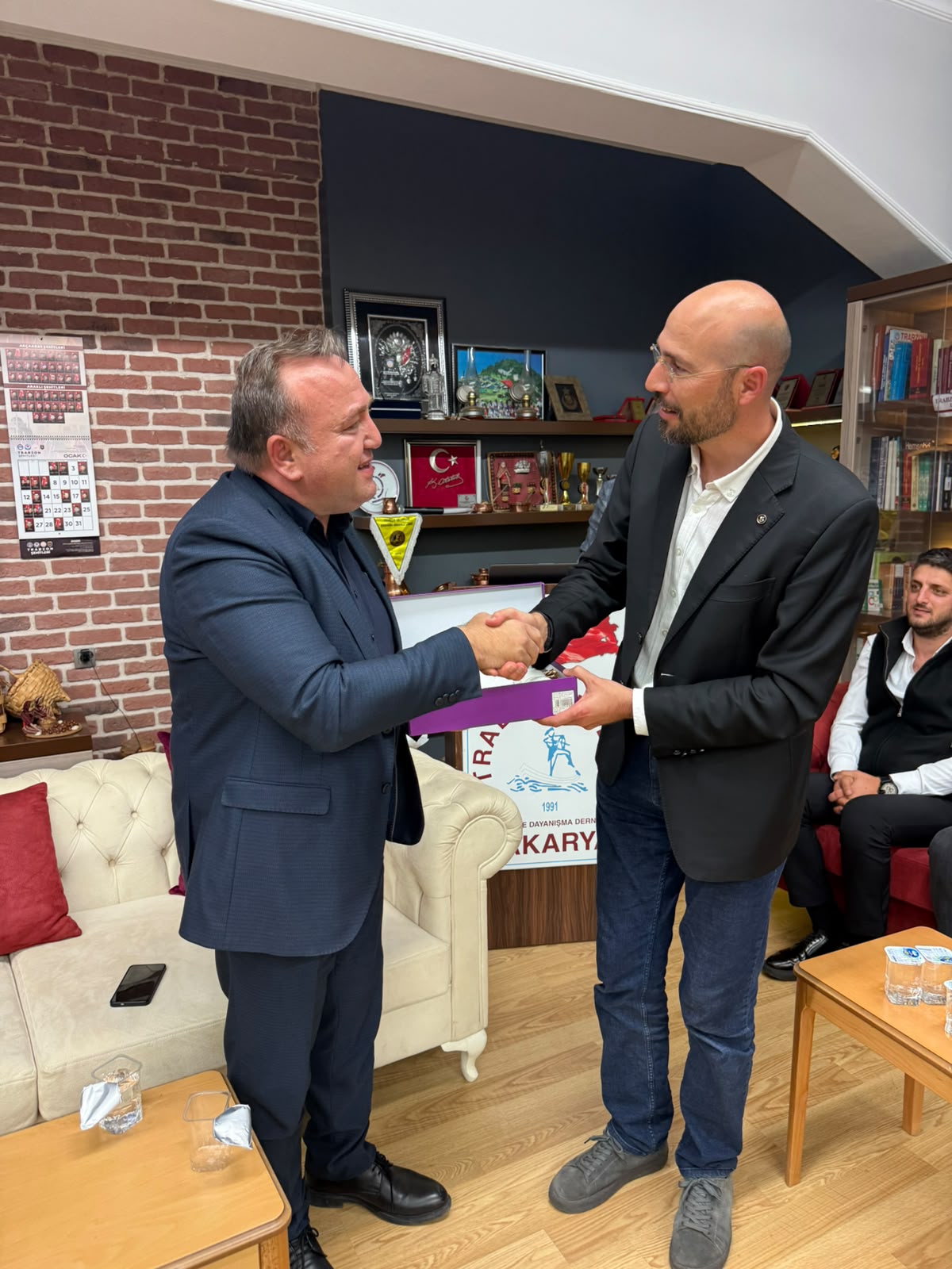 Sakarya’da Güç Birliği: Girişimci Trabzonlular Platformu Kuruldu! Sakarya’da yaşayan Trabzonlu iş insanları, sanayiciler, esnaflar ve farklı sektörlerden girişimciler aynı çatı altında buluştu. “Sakarya’da Daha Güçlü Yarınlar
