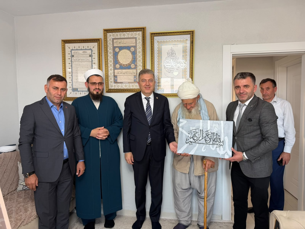 Sakarya siyasetinin ve halkın içinden gelen güçlü kadroları, vatandaşla kurdukları gönül köprülerini aralıksız sürdürüyor. AK Parti Sakarya Milletvekili Ertuğrul Kocacık, ilçe teşkilat yöneticileriyle birlikte 