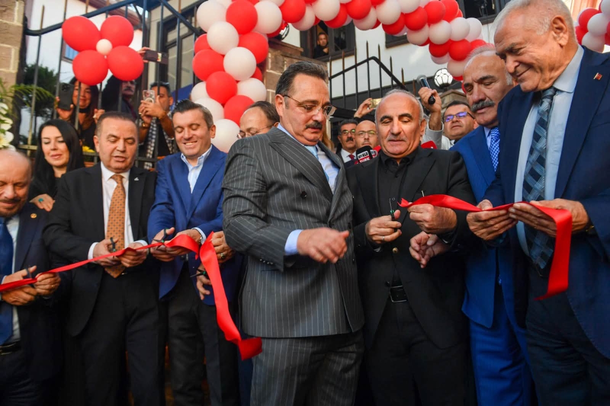 TİMBİR’İN YENİ GENEL MERKEZİ GÖRKEMLİ TÖRENLE AÇILDI: DİJİTAL MEDYADA YENİ BİR DÖNEM BAŞLIYOR!
Türk İnternet Medya Birliği (TİMBİR), dijital yayıncılıkta standartları yükseltecek ve internet medyasını tek çatı altında
