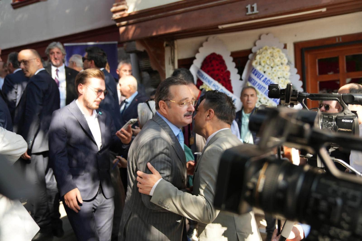 TİMBİR’İN YENİ GENEL MERKEZİ GÖRKEMLİ TÖRENLE AÇILDI: DİJİTAL MEDYADA YENİ BİR DÖNEM BAŞLIYOR!
Türk İnternet Medya Birliği (TİMBİR), dijital yayıncılıkta standartları yükseltecek ve internet medyasını tek çatı altında