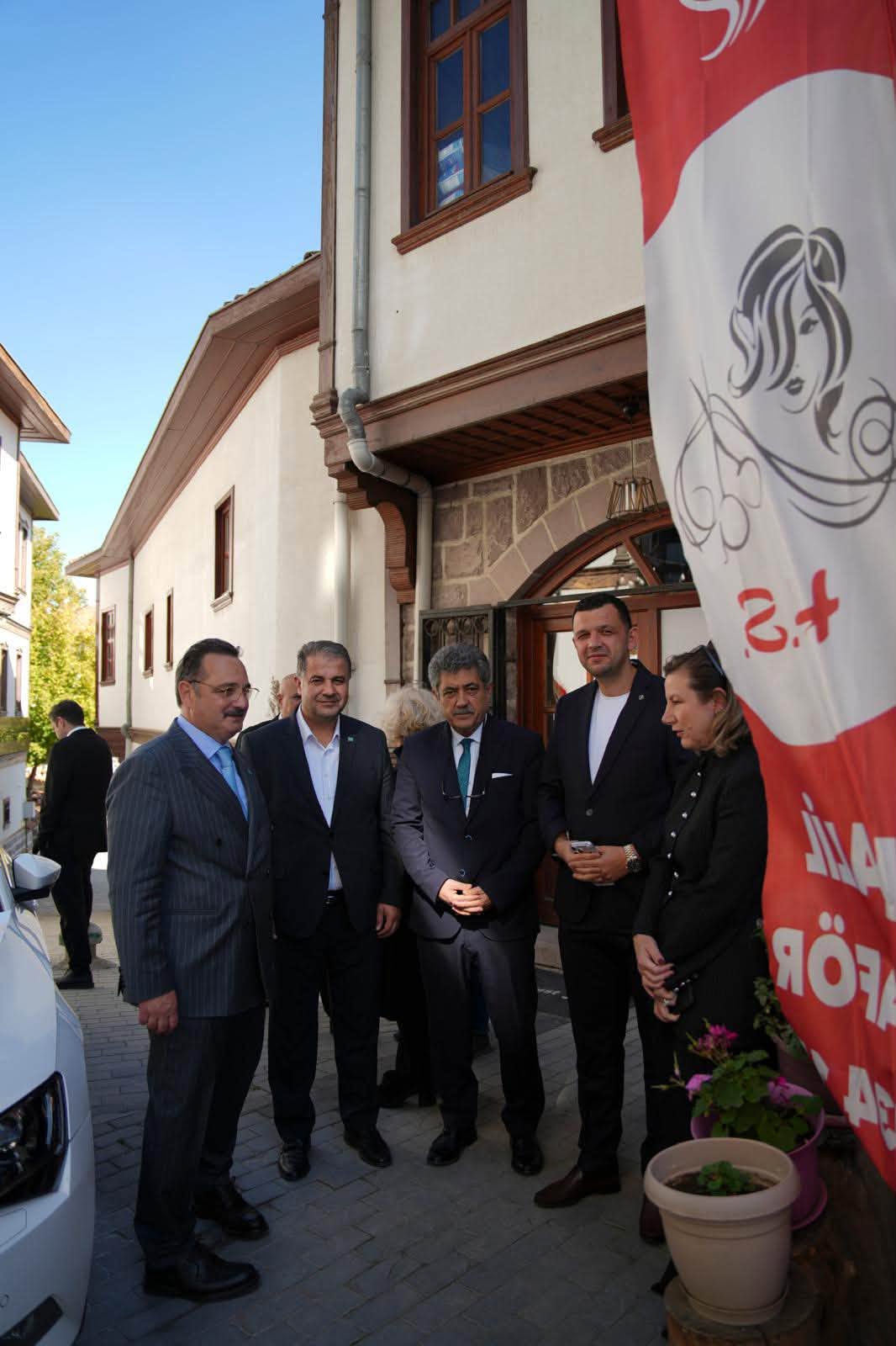TİMBİR’İN YENİ GENEL MERKEZİ GÖRKEMLİ TÖRENLE AÇILDI: DİJİTAL MEDYADA YENİ BİR DÖNEM BAŞLIYOR!
Türk İnternet Medya Birliği (TİMBİR), dijital yayıncılıkta standartları yükseltecek ve internet medyasını tek çatı altında