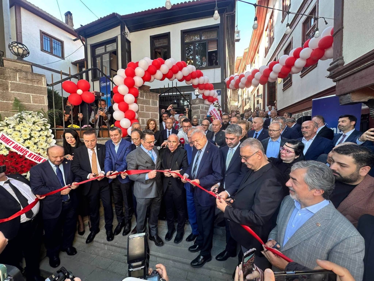 TİMBİR’İN YENİ GENEL MERKEZİ GÖRKEMLİ TÖRENLE AÇILDI: DİJİTAL MEDYADA YENİ BİR DÖNEM BAŞLIYOR!
Türk İnternet Medya Birliği (TİMBİR), dijital yayıncılıkta standartları yükseltecek ve internet medyasını tek çatı altında