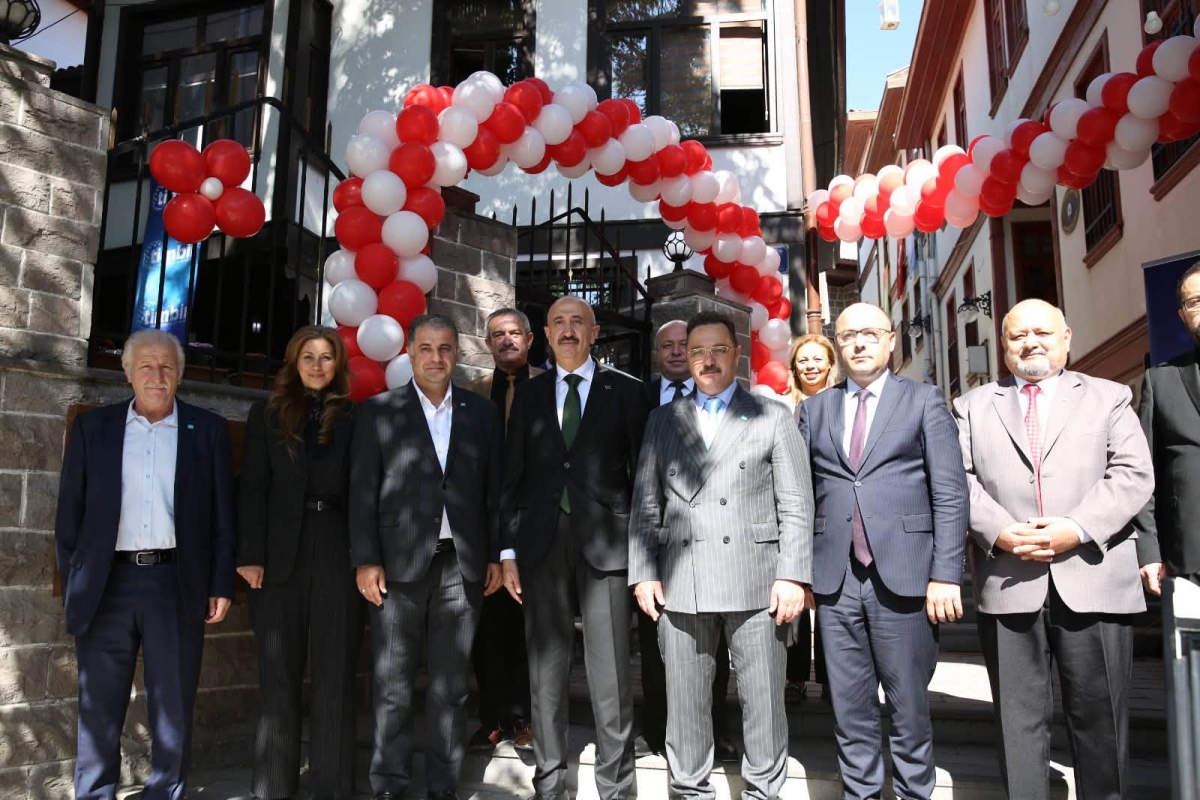 TİMBİR’İN YENİ GENEL MERKEZİ GÖRKEMLİ TÖRENLE AÇILDI: DİJİTAL MEDYADA YENİ BİR DÖNEM BAŞLIYOR!
Türk İnternet Medya Birliği (TİMBİR), dijital yayıncılıkta standartları yükseltecek ve internet medyasını tek çatı altında