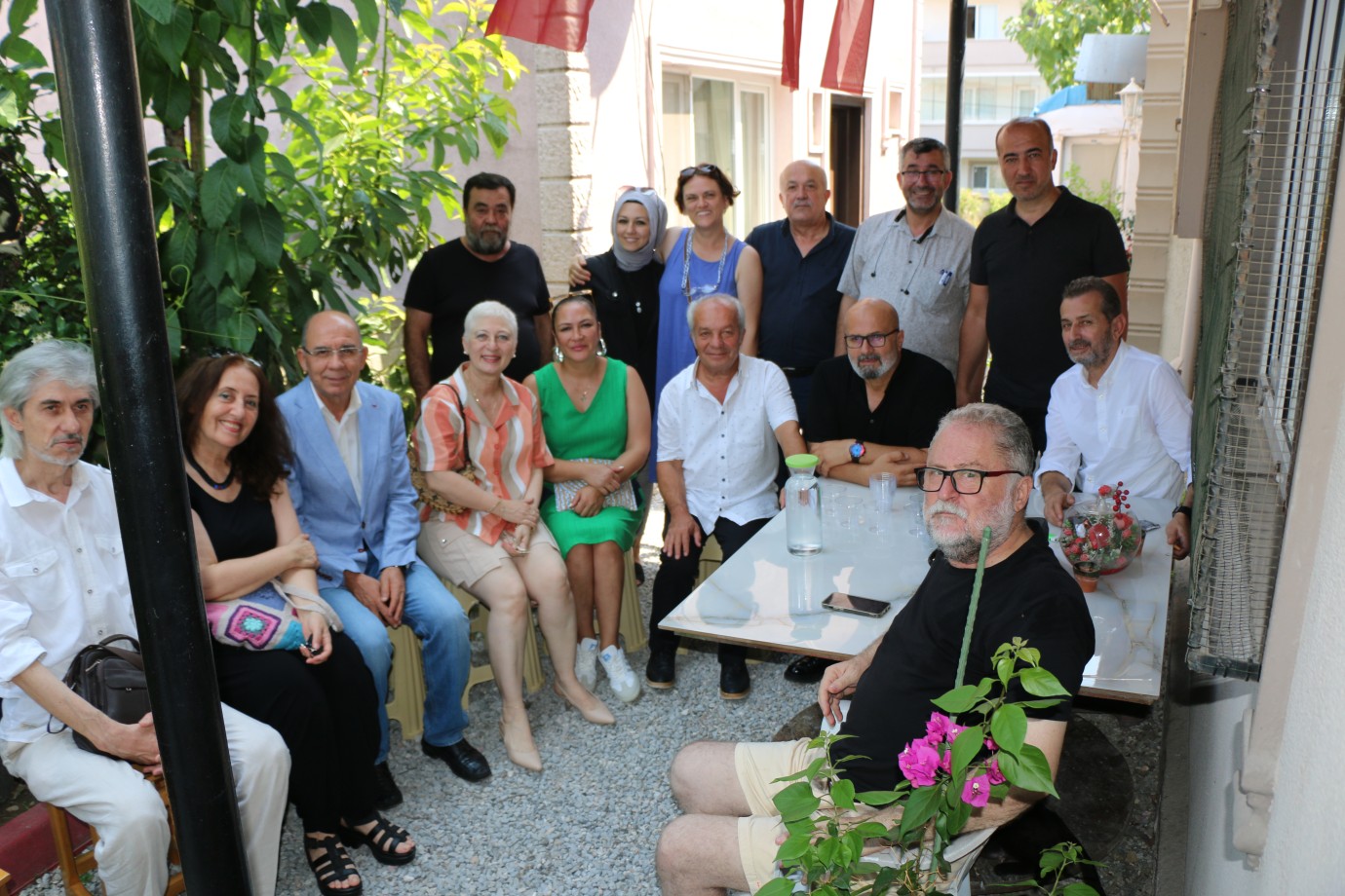 4 Temmuz Gazeteciler ve Basın Bayramında Gazetecilerden Kaza Geçiren ve Ayağı Kırılan Duayen Gazeteci Murat Uygun'a Supriz Geçmiş Olsun Ziyareti