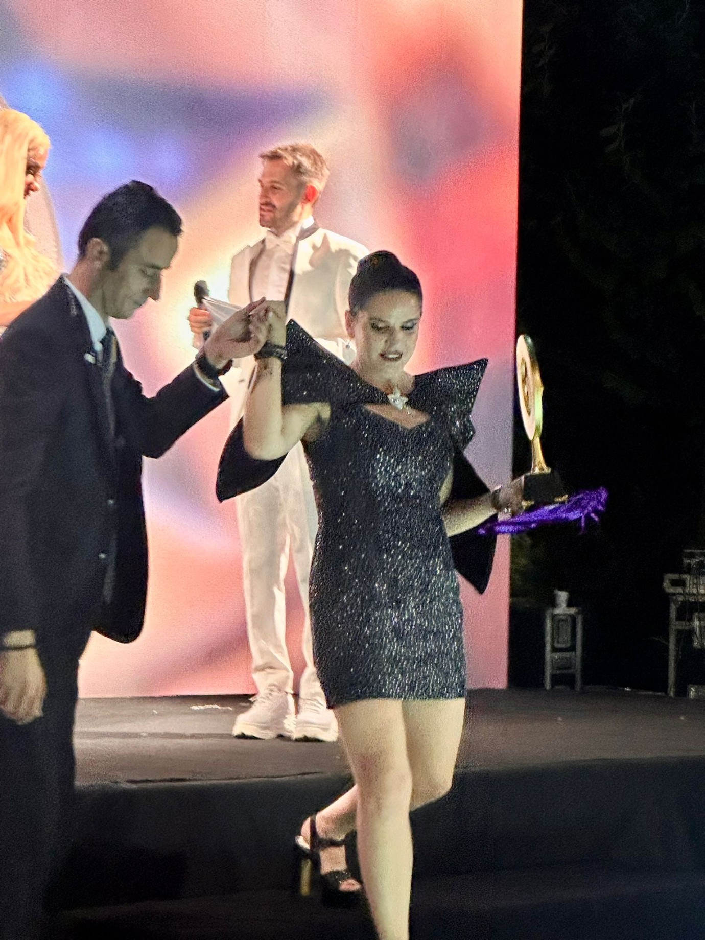 İlknur Özkuş’tan geceye damga vuran mesaj 