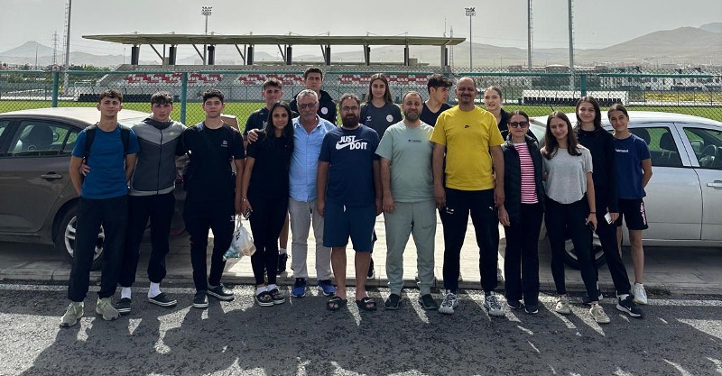 İzmir’de düzenlenen atletizm elemelerine takım olarak katılan Büyükşehir’in yıldız sporcuları elde ettiği derecelerle Kulüpler 1. Ligi’nde mücadele etme hakkı kazandı