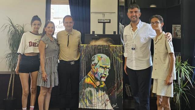 Sapancalı ressam Ersoy Ayyıldız'dan Belediye Başkanı Nihat Arda Şahin’e sanatsal jest