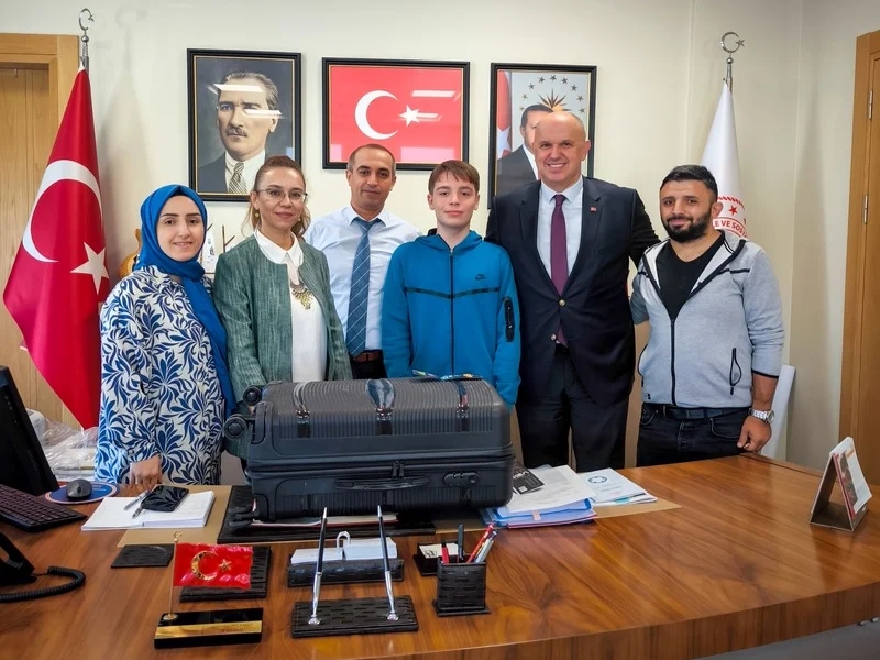 Üniversiteye Yerleşen Gençlerimize Bakanı Sn. Mahinur ÖZDEMİR GÖKTAŞ’tan Hediyeler. Okul Destek Projesi (ODES) nedir ?