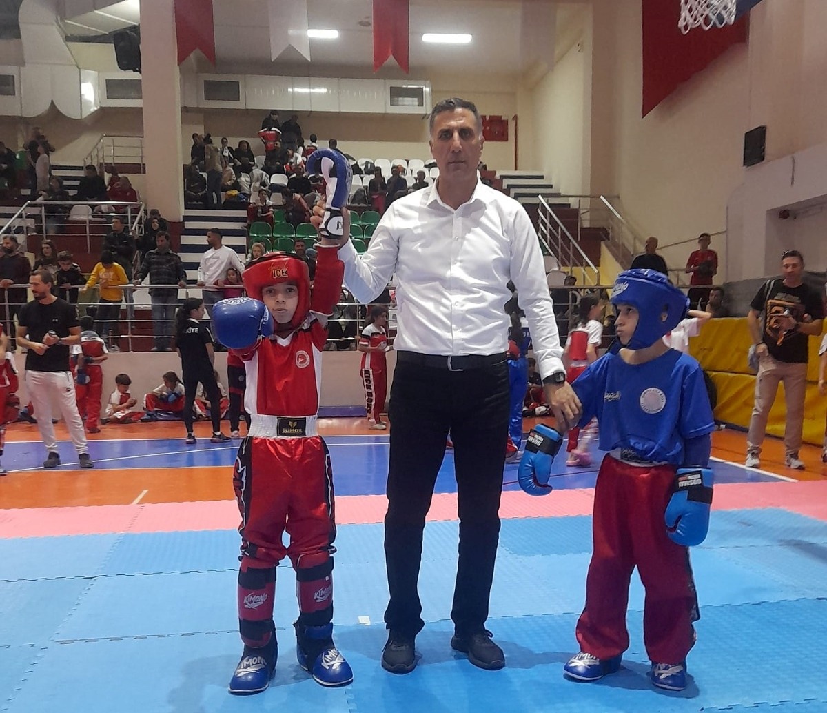 29 EKİM CUMHURİYET BAYRAMI  İLLER ARASI KICK BOKS ŞAMPİYONASINDA KARABAĞLAR GENÇLİK SPOR İLÇE MÜDÜRLÜĞÜ KICK BOKS’CULARI RÜZGARI ESTİ..