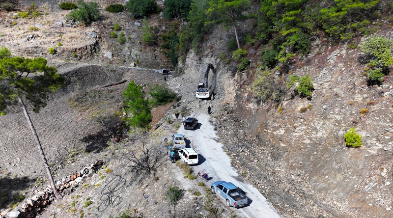 Alanya’da geçen kış döneminde meydana gelen heyelan sonrası kısmen kapanan Süleymanlar Mahallesi’ndeki yol, Belediye ekiplerinin yaz boyunca yaptığı genişletme çalışmalarının ardından kısa süre içerisinde hizmete açılıyor.