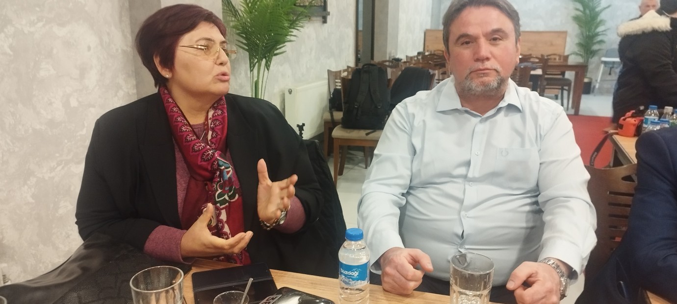 Sakarya Kent Şurası'nda Kadın Cinayetleri Gündemde Sakarya Kent Şurası'nda son günlerde artış gösteren kadın cinayetleri konusu masaya yatırıldı.