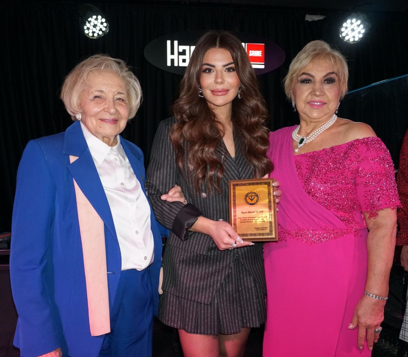 Melda Yeter Yardımlarına Devam Ediyor… Türkiye Güçsüzler ve Kimsesizlere Yardım Vakfı tarafından Çankaya Hasbihal restoranda bir ’Dayanışma Yemeği’ düzenlendi…