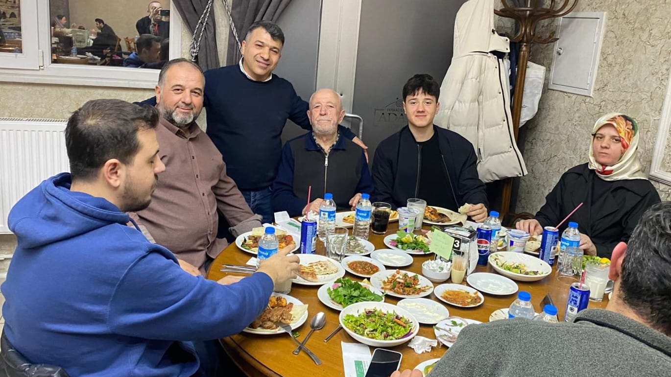 Adana’ya gitmeye gerek yok; Hakkı Usta’nın Sofrası 20. yılında Sakarya’da Lezzet şöleni sunuyor