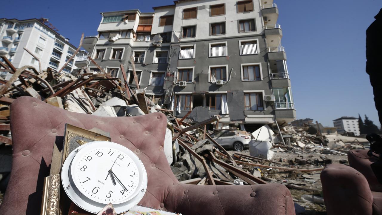 Türkiye, Deprem Şehitlerini Anıyor: 6 Şubat'ın 2. Yıl Dönümünde Anma Törenleri Düzenlendi