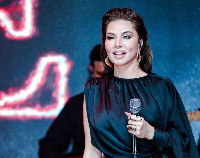 Ebru Yaşar'dan Yeni Gazino'da Unutulmaz Sahne Şovu