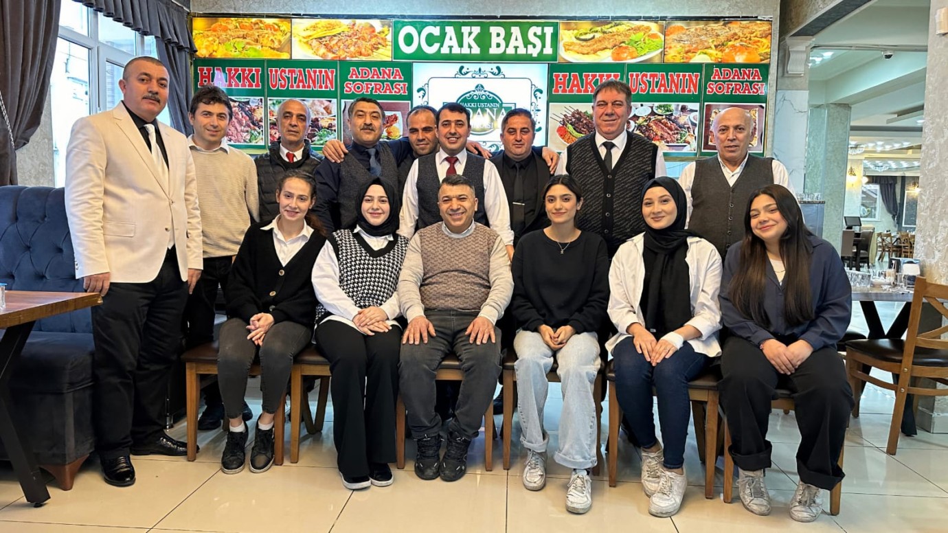 Hakkı Usta’nın Adana Sofrası’nda Ramazan bereketi! Lezzet dolu İftar menüsüyle yoğun ilgi görüyor