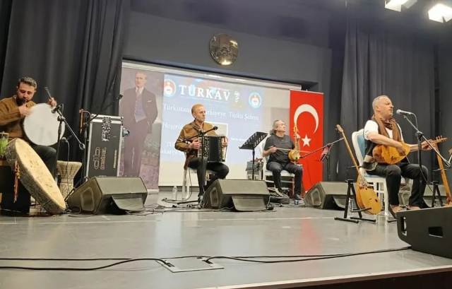 SAKARYA’DA TÜRKÜ RÜZGARI: TÜRKAV’DAN GÖNÜLLERE DOKUNAN MUHTEŞEM GECE!