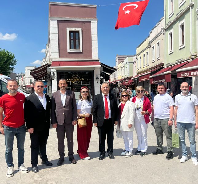 Siyasete ‘Anahtar’ Dokunuş! Adapazarı’nda Esnafa Ata Tohumu Sürprizi