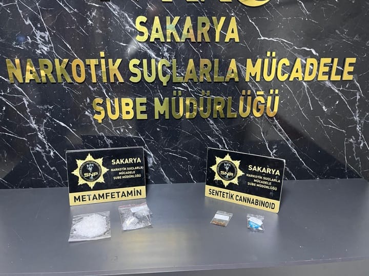 OTOYOLDA NEFES KESEN UYUŞTURUCU OPERASYONU: 2 TUTUKLAMA!