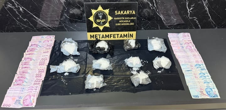 SAKARYA’DA NEFES KESEN NARKOTİK OPERASYONU: OTOBANDA KOVALAMACA, 3 GÖZALTI!