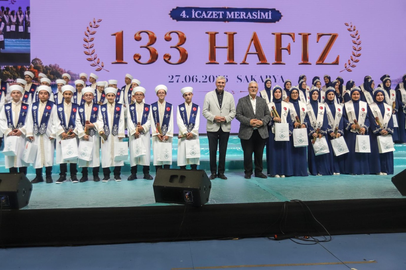 133 Hafız, Bir Dua, Bir Umut! Ekrem Yüce, Erenler’de Hafızların İcazet Coşkusuna Ortak Oldu