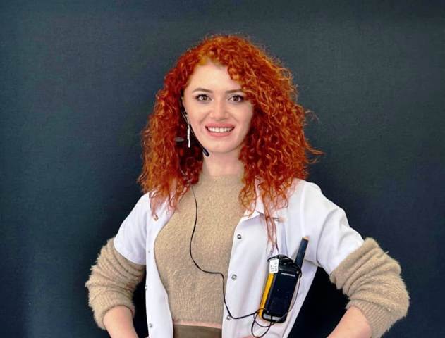 DT. MELEK KAZANÇ: SAĞLIKLI GÜLÜŞLERDEN ÖZGÜVENE UZANAN BİR BAŞARI HİKÂYESİ
