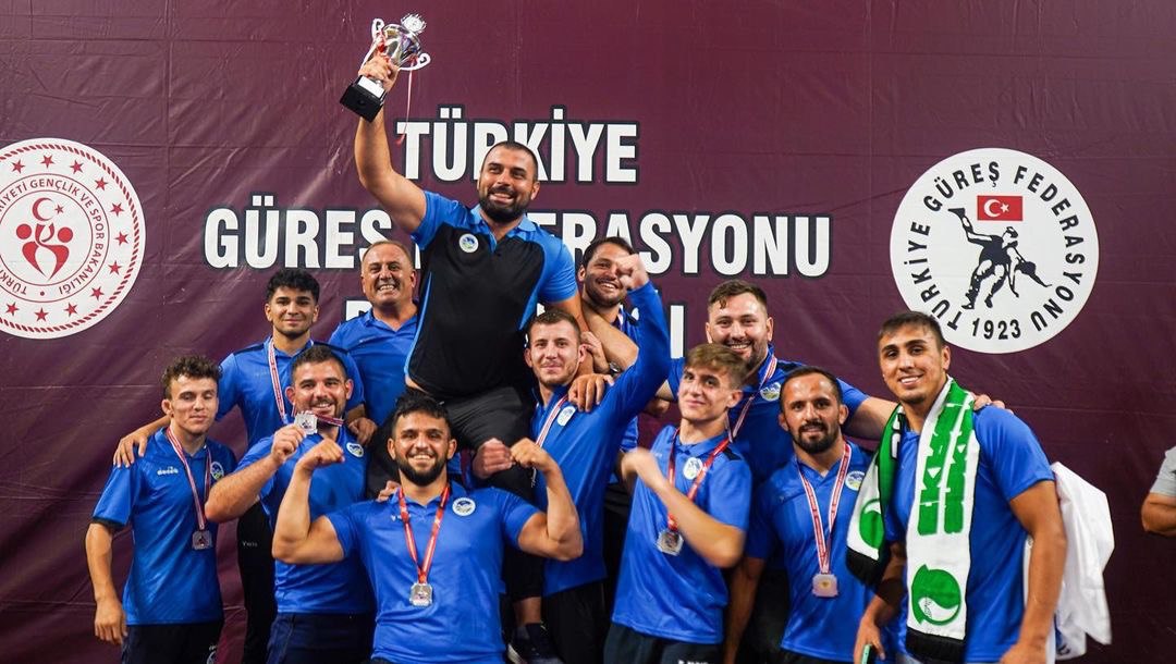 Sakarya Güreş takımı Türkiye 1. Ligi’ne yükseldi