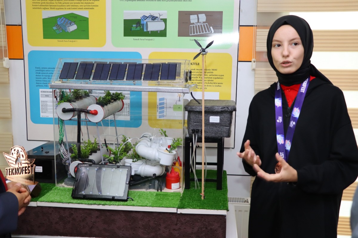 İl Millî Eğitim Müdürü Savaşçı, TEKNOFEST 2022 Türkiye Üçüncüsü Öğrencilerimizle Buluştu.