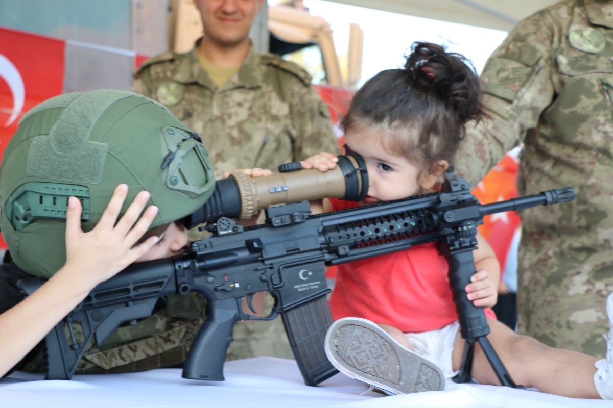Sakarya'da Büyük Taarruzun 100. yılında askeri silahlar ve teçhizatlar sergilendi