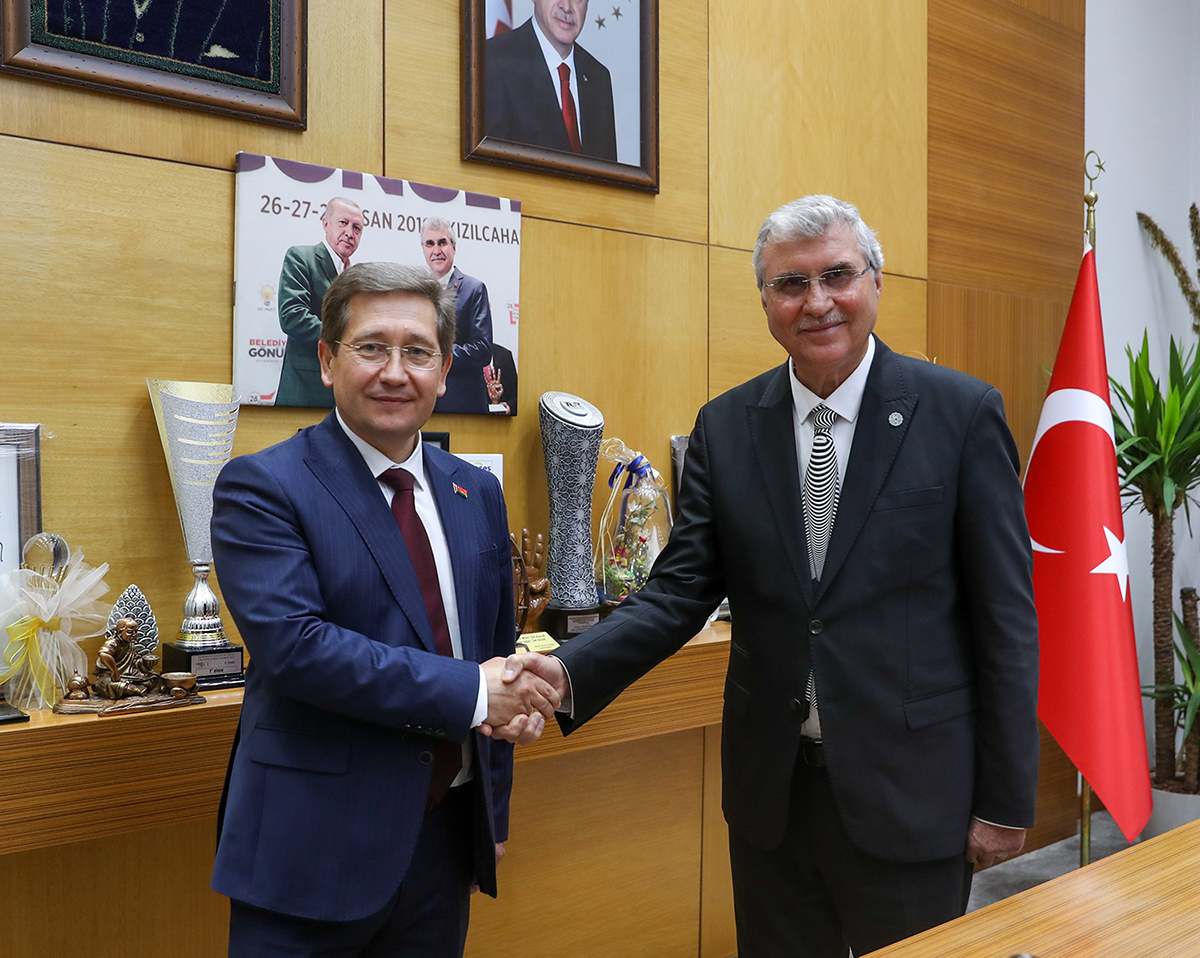 Belarus Büyükelçisi Victor Rybak; Cumhurbaşkanı Erdoğan’ın tavsiyesiyle Sakarya’ya geldi