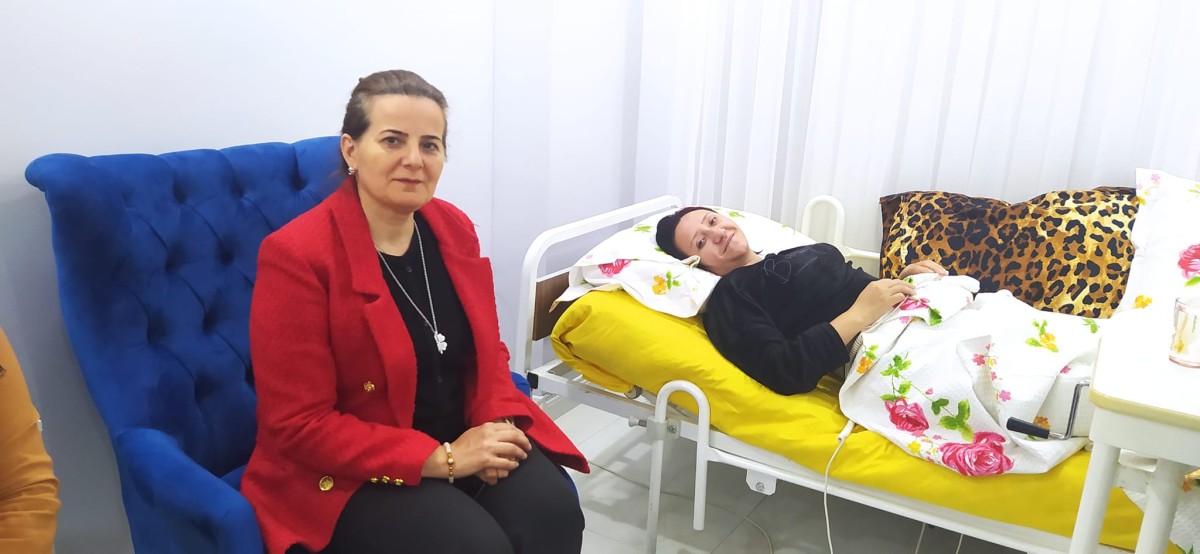 İlçe kadınları trafik kazası geçiren belediye Başkanını yalnız bırakmadı